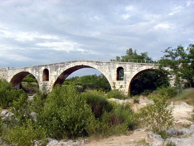 Pont Julien